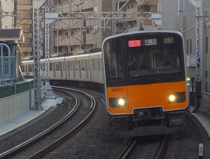 東武東上線や西武線に乗り入れる特急の多くに「Fライナー」という愛称がつく（写真は綱島駅で撮影）