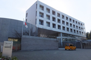 和光市駅からバスで10分ほどの場所にある税務大学校