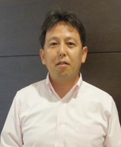 渡辺広明さんは日吉本町在住。会社員と流通評論家を兼業し、現在は複数のメディアで連載記事を執筆するほか、NHKラジオ「すっぴん」のコメンテーター。テレビ出演も多い