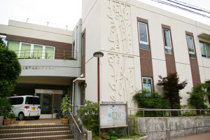 柳田さんが施設長を務める大豆戸地域ケアプラザは2000年9月に開所。菊名駅、新横浜駅、そして大倉山駅と3つの駅をまたがる大変広いエリアを担当している