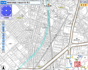 大倉山駅付近のトンネル経路図（水色の線）、駅ができないうえに住宅地の地下を通り抜けるため、付近住民にはメリットがほとんどない