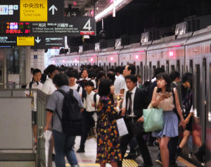 日吉駅は目黒線やグリーンラインとの乗り換え客が多いため、東横線側にも設置が急がれる