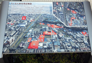 トーエルは高田と新吉田エリアに多数の拠店を設けている（本社前の案内図）