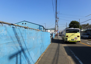 オープン予定地は日吉と南加瀬・新川崎方面を結ぶバス通り沿いにある