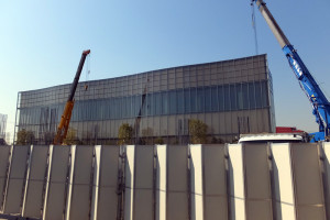 米アップル研究所「YTC」の裏手では建設工事が進んでいる
