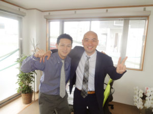佐藤英多さん（左）は、澤口さんの1社目の会社での後輩。東京から日吉に引っ越してきたという。無料相談は毎月7～10名程度に行っているが「連絡を継続して取り合うことがほとんど」（澤口さん）と、相談者から二人への信頼も厚い（写真：同事務所提供）