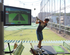 日吉5丁目のゴルフ練習場・レストランの「パームスプリングス（PALM SPRINGS）」では、新システム「トップトレーサー・レンジ」を新たに導入、本格的な運用を開始する