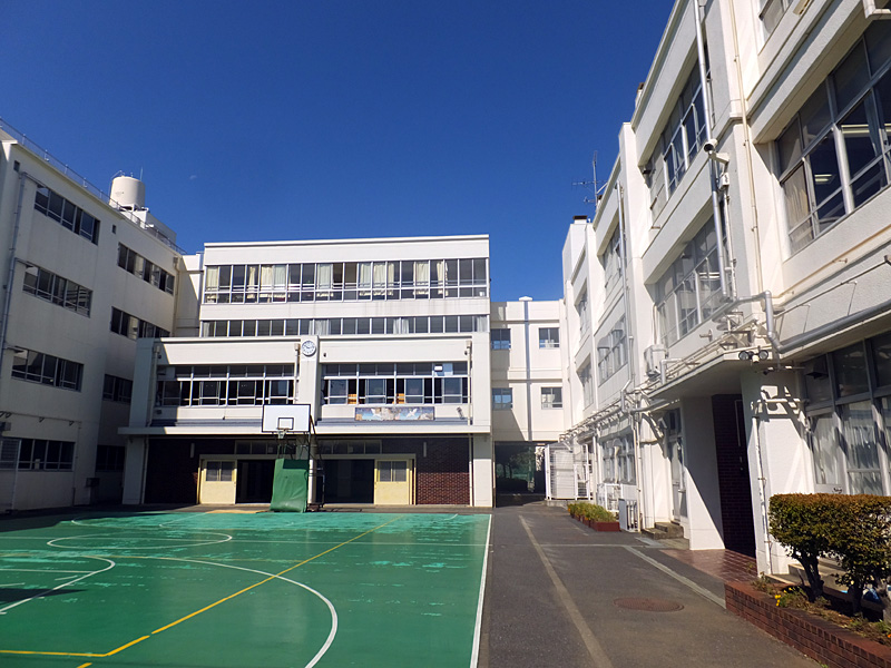 日吉 台 西 中学校