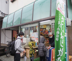 大曽根を中心に広域で組織されているという「大曽根商店会」会長の多田さんも、営む「マルマン商店」でクリスマススタンプラリーに参加