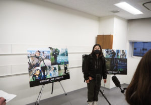 受講生を代表し川崎在住の金城さんがメディアの取材に応じ、受講の感想や今後の抱負を述べていた