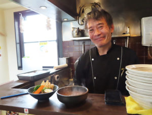 数々の発酵スープカレーを生み出す國光シェフ。「日本人食」復活への想いは深い