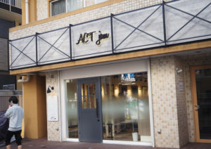 日吉中央通りに面した「ACT JAM」は、3つの美容室の中では男性の利用比率が最も高いという