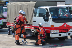 【訓練】綱島に拠点を置く特別高度救助部隊も駆け付けトラック車両の運転手の救助をおこなった
