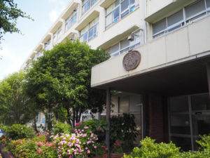 開校55周年を迎えた横浜市立日吉南小学校。現在各学年4クラスずつあり近年は横浜市内の大規模校としても近郊で知られてきた