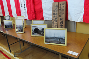大曽根小学校の分校として設置されたころの木製銘板や木村繁会長による歴史を感じる写真展も
