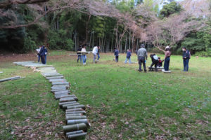 日吉台中美術部の生徒が、約15年ほどにわたり「竹のオブジェアート」を製作・披露している（10月30日）