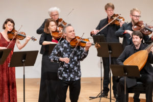 ウィーン生まれのバイオリニスト・ベンヤミン・シュミットさんがヴィヴァルディの「四季」でのバイオリン・ソロを務めた（ボッシュ株式会社提供）