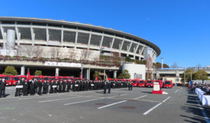 大野トモイ横浜市会議員が「神奈川県議会議員」もあわせた代表者としてあいさつと議員の紹介をおこなっていました。消防団員の議員は「消防団エリア」から手を挙げていました