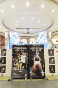 2019年開催以来となる「トレッサ横浜」での全日本スカッシュ選手権大会開催。北館2階の「リヨン広場」に四方をガラス張りにしたコートが約3年半ぶりに出現していました