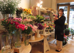 オープン2周年を迎えた「新横浜グレイスホテルのお花屋さん」では、母の日ギフトを取り扱っている