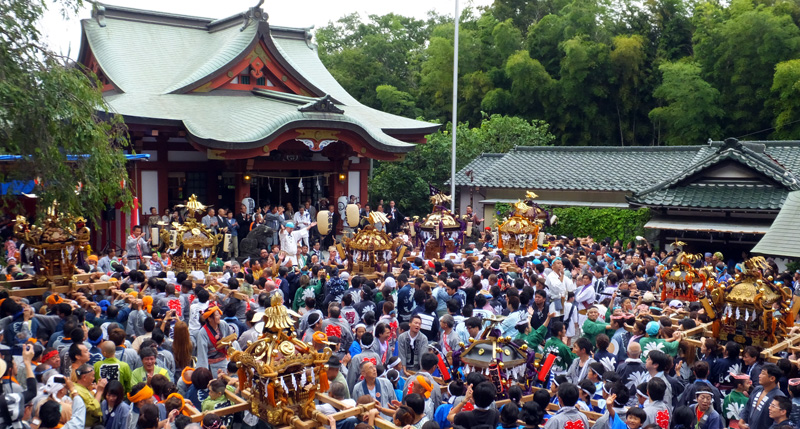 今週末は再建50年の綱島諏訪神社で「例大祭」、金曜に東三丁目公園で