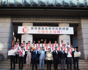 荘厳な雰囲気の神奈川県庁が歓喜の渦に包まれた