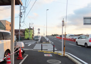 宮内新横浜線の高吉橋（高吉北橋）の下をくぐる駐車場の導線となることから「市道が狭く事故が多い場所なので気を付けるよう対策してほしい」との声も