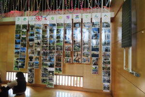 日吉の街を探検し撮影した3年生による「みんなの写真展」やアンケートも