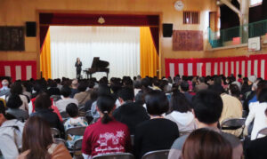 阪田知樹さんの「ピアノ演奏会」も開催。ショパンによる「雨だれ」などの曲やリスト、シューマン作曲の作品を披露しました