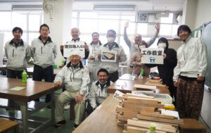 建設横浜港北支部の皆さんが「職人さんと楽しむ工作体験」に初チャレンジ