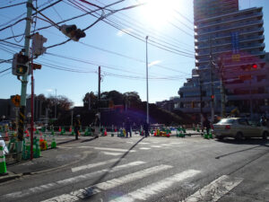 綱島街道から「綱島東線」に入りやすくするための信号機の切り替え（右折する側）を行ってからの開通となる予定（12月14日、イメージ）