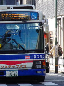 バスと「混在」しがちだった綱島駅東口のタクシー乗り場も利用しやすくなることが期待される（同）