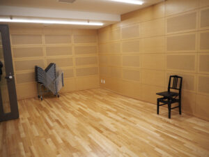 「練習室3」は事務室に隣接しており最も広い練習室となっている