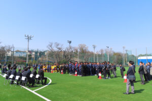 慶應義塾大学体育会サッカー（ソッカー）部による下田グラウンドの人工芝張り替えを祝う「竣工記念式典」が開かれた