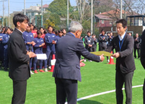 日本体育施設株式会社の鈴木康介さんにも同様に感謝状が贈られていた