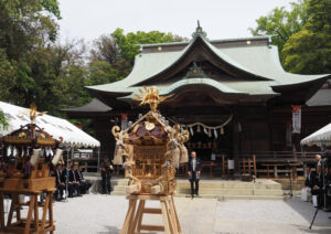 師岡熊野神社の創建千三百年を祝う奉祝祭として4月29日（月・祝）に「宮神輿納受・奉納式・感謝式」が行われた