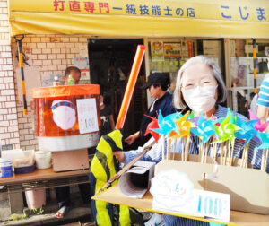 「親と子のつどいの広場 こんぺいとう」（日吉本町4）も出店。メンバーがボランティアとして運営協力も行っている