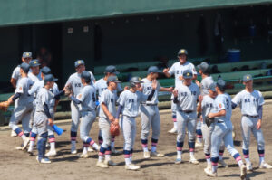 好プレーに笑顔も