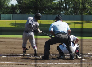 2回表に延末君が県大会初となるセンター前ヒットを放つ