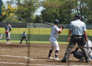 慶應は1年生の湯本君が先発。キャッチャー・延末君との1年生バッテリーが躍動していた