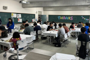 「ボードゲーム」企画で学生とのふれあいの時間も(2024年9月開催時、矢上祭実行委員会提供)