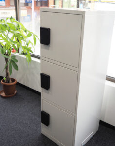 「置き配」問題に挑むべく、新たに7150円（税込・初期費用配送費・設置費別）での「宅配ロッカー」レンタルサービス事業を開始した