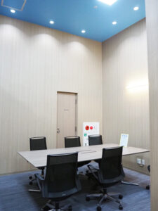 店内にはゆっくり相談できそうな個別対応の部屋も