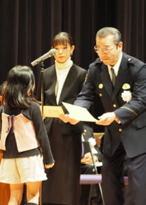 ポスターコンクール入賞者の表彰や展示も行われている(2024年開催時)