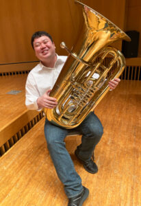 副団長を務める春日毅さん。「団員一同、心を一つに」と意気込む（はなみずきウインドオーケストラ提供）