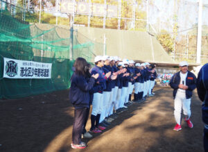 部員たちも笑顔で森江新監督に拍手を送っていた