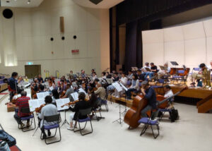 今回のプログラムは「大曲・難曲ぞろい」（松本さん）。比較的短めだった練習期間に集中して練習に打ち込んできたという（同団提供）