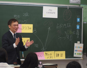 久光さんは元フットサル選手だった兄で亡き久光重貴さんの意志を継ぎ、フットサルファンに向けたがんの啓発と小児がん患者支援のための活動を行う「フットサルリボン活動」も実施している