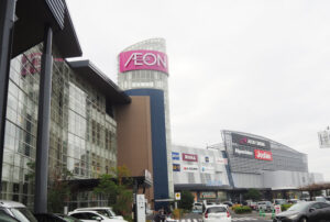 「ユブネサウナパーク」がある「ノニワ」はイオンモール羽生の映画館(3階)が入る側の2階・専門店街から渡り廊下でアクセス可能。駐車場は「ノニワ」の西側が近い