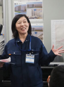 飯村課長は女性も建設業界や建築の現場で活躍している明るい雰囲気を伝えていた
